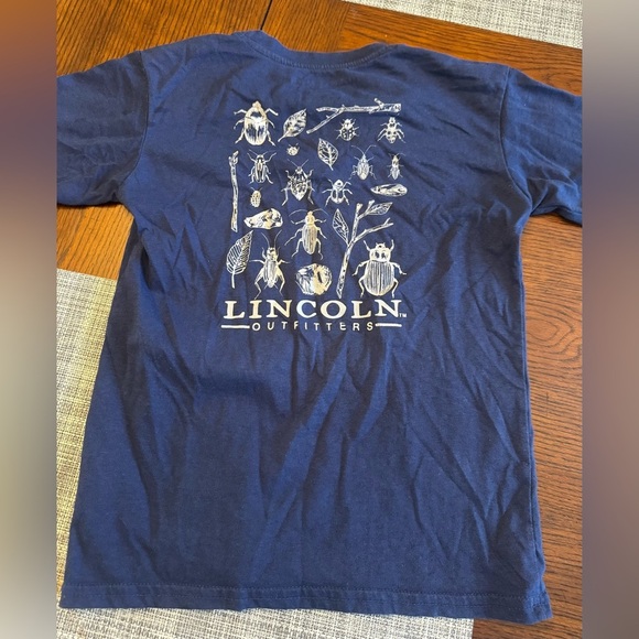 Lincoln Outfitters Short Tee Shirt 🤍 - Picture 3 of 3
